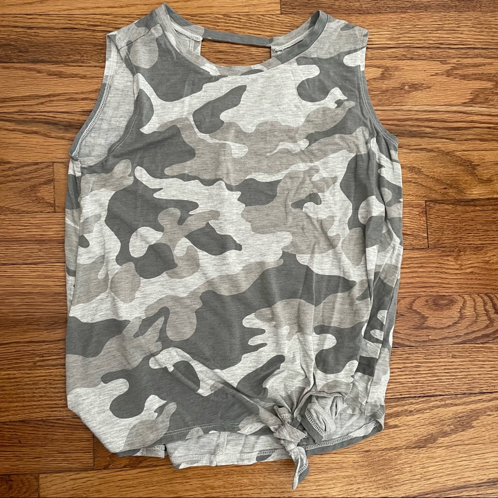 Old Navy camo tank top size large